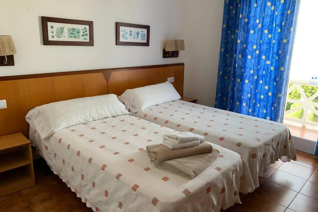 Apartamento En Playa Santo Tomas 1-5 Es Migjorn Gran Eksteriør bilde